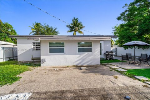 House in Miami, Florida 3 bedrooms, 121.89 sq.m. № 2026677 - photo 25