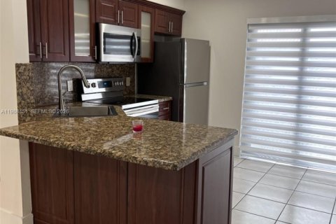 Купить кондоминиум в Хайалиа, Флорида 2 спальни, 75.44м2, № 2050679 - фото 3