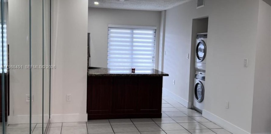 Кондоминиум с 2 спальнями в Хайалиа, Флорида № 2050679