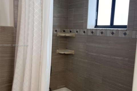 Купить кондоминиум в Хайалиа, Флорида 2 спальни, 75.44м2, № 2050679 - фото 6