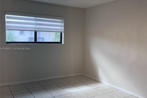 Купить кондоминиум в Хайалиа, Флорида 2 спальни, 75.44м2, № 2050679 - фото 5