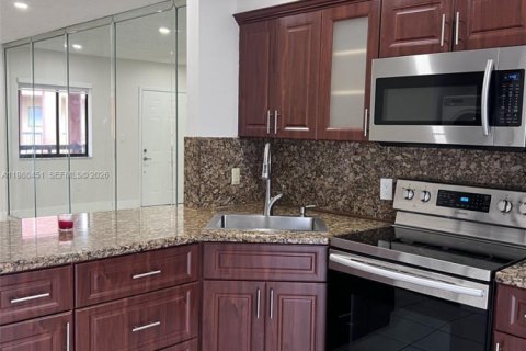 Купить кондоминиум в Хайалиа, Флорида 2 спальни, 75.44м2, № 2050679 - фото 2