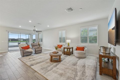 House in Land O' Lakes, Florida 3 bedrooms, 192.96 sq.m. № 1750234 - photo 17