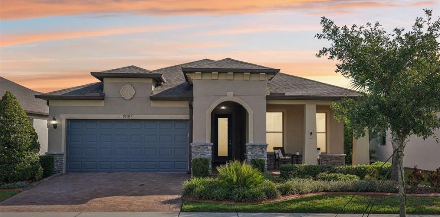 House in Land O' Lakes, Florida 3 bedrooms, 192.96 sq.m. № 1750234