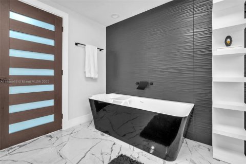 Copropriété à vendre à Fort Lauderdale, Floride: 2 chambres, 141.4 m2 № 1977764 - photo 24