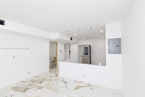 Condominio en venta en Hollywood, Florida, 1 dormitorio, 76.18 m2 № 1962031 - foto 25