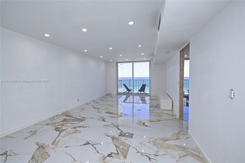Condominio en venta en Hollywood, Florida, 1 dormitorio, 76.18 m2 № 1962031 - foto 8
