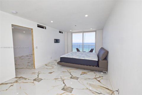 Condominio en venta en Hollywood, Florida, 1 dormitorio, 76.18 m2 № 1962031 - foto 11
