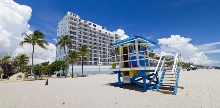 Condominio en Hollywood, Florida, 1 dormitorio  № 1962031