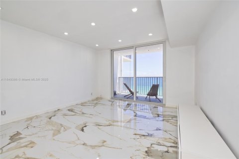 Condominio en venta en Hollywood, Florida, 1 dormitorio, 76.18 m2 № 1962031 - foto 10