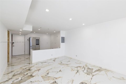 Condominio en venta en Hollywood, Florida, 1 dormitorio, 76.18 m2 № 1962031 - foto 23