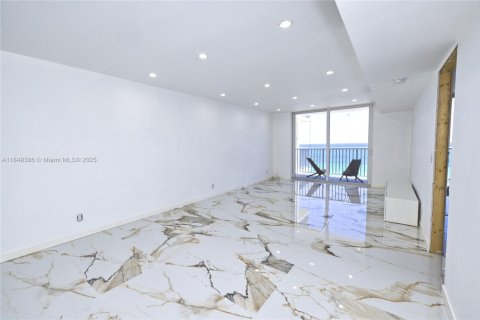 Condominio en venta en Hollywood, Florida, 1 dormitorio, 76.18 m2 № 1962031 - foto 7
