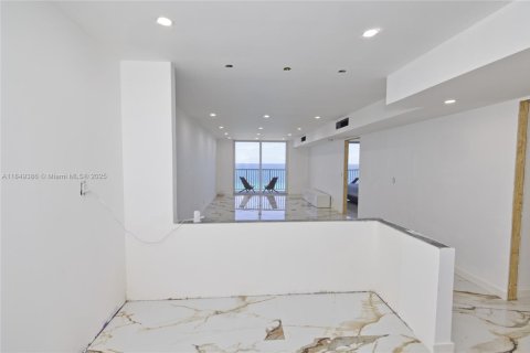 Condominio en venta en Hollywood, Florida, 1 dormitorio, 76.18 m2 № 1962031 - foto 26