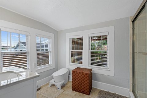 Villa ou maison à louer à Tampa, Floride: 2 chambres, 111.48 m2 № 2406579 - photo 10