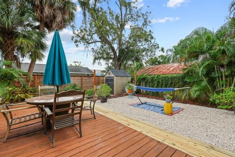 Villa ou maison à louer à Tampa, Floride: 2 chambres, 111.48 m2 № 2406579 - photo 13
