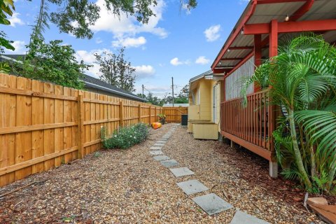 Villa ou maison à louer à Tampa, Floride: 2 chambres, 111.48 m2 № 2406579 - photo 14