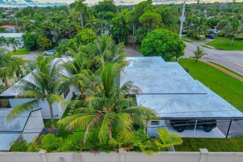 Commercial property in Deerfield Beach, Florida 345.41 sq.m. № 712399 - photo 1