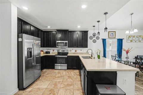 House in Davenport, Florida 4 bedrooms, 188.22 sq.m. № 2094014 - photo 13