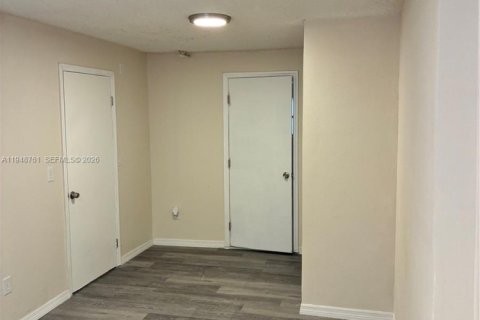 Снять в аренду виллу или дом в Уинтер-Хейвен, Флорида 1 спальня, № 2005320 - фото 4