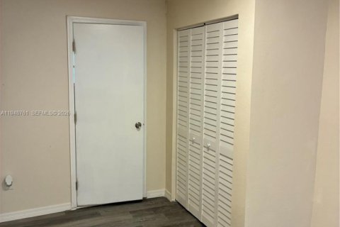 Снять в аренду виллу или дом в Уинтер-Хейвен, Флорида 1 спальня, № 2005320 - фото 3