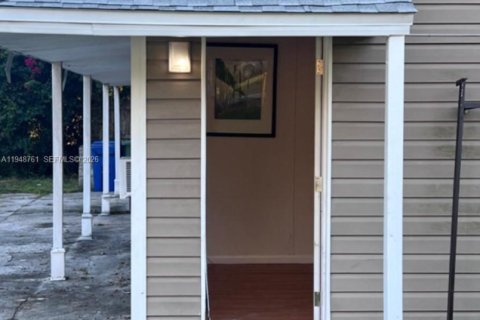 Дом в Уинтер-Хейвен, Флорида 1 спальня № 2005320