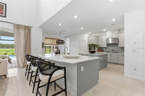 House in Wesley Chapel, Florida 5 bedrooms, 396.79 sq.m. № 2221876 - photo 9