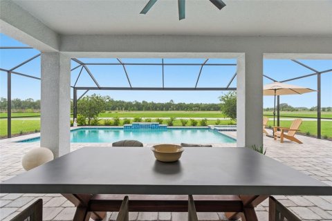 House in Wesley Chapel, Florida 5 bedrooms, 396.79 sq.m. № 2221876 - photo 4
