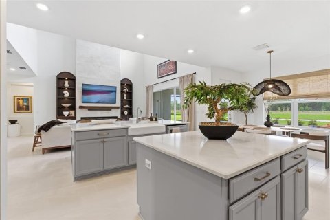 House in Wesley Chapel, Florida 5 bedrooms, 396.79 sq.m. № 2221876 - photo 6
