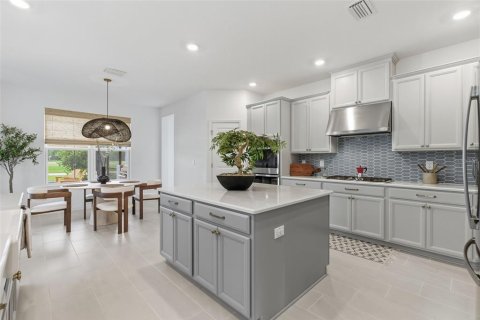 House in Wesley Chapel, Florida 5 bedrooms, 396.79 sq.m. № 2221876 - photo 5
