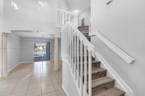 Casa en venta en Miami, Florida, 4 dormitorios, 230.49 m2 № 1941149 - foto 14