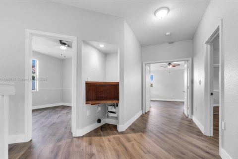 Casa en venta en Miami, Florida, 4 dormitorios, 230.49 m2 № 1941149 - foto 21