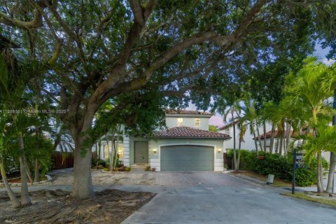 Casa en venta en Miami, Florida, 4 dormitorios, 230.49 m2 № 1941149 - foto 3