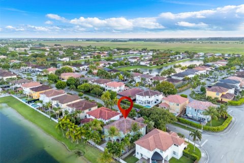 Casa en venta en Miami, Florida, 4 dormitorios, 230.49 m2 № 1941149 - foto 6