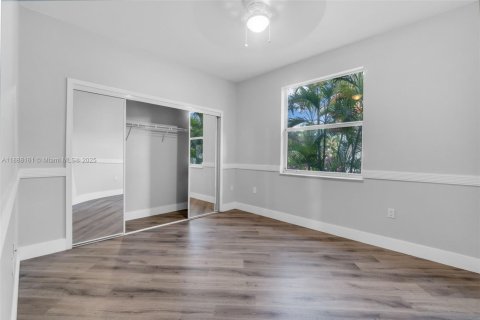 Casa en venta en Miami, Florida, 4 dormitorios, 230.49 m2 № 1941149 - foto 27