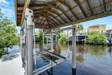 Casa en venta en Apollo Beach, Florida, 6 dormitorios, 303.88 m2 № 1288183 - foto 4