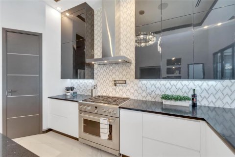 Casa en venta en Apollo Beach, Florida, 6 dormitorios, 303.88 m2 № 1288183 - foto 22