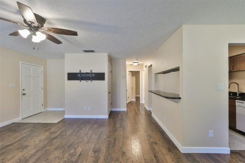 Appartement à louer à Seffner, Floride: 2 chambres, 83.61 m2 № 2345229 - photo 10