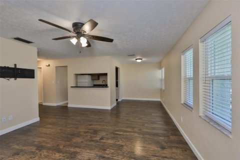Appartement à louer à Seffner, Floride: 2 chambres, 83.61 m2 № 2345229 - photo 8