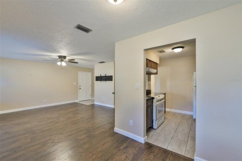 Appartement à louer à Seffner, Floride: 2 chambres, 83.61 m2 № 2345229 - photo 11