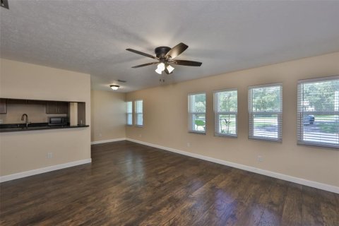Appartement à louer à Seffner, Floride: 2 chambres, 83.61 m2 № 2345229 - photo 2
