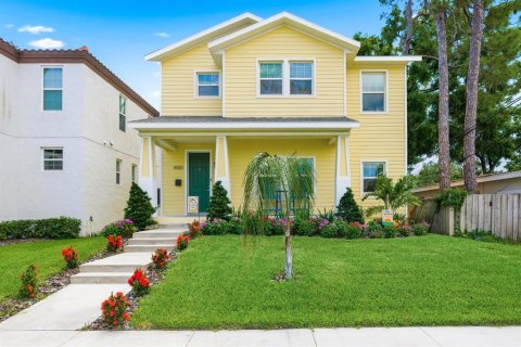 Casa en Saint Petersburg, Florida 3 dormitorios, 212.1 m2 № 2138732
