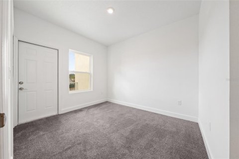 Adosado en venta en Davenport, Florida, 4 dormitorios, 171.31 m2 № 2206403 - foto 12