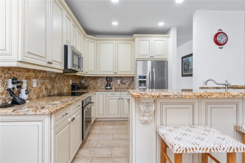 House in Weston, Florida 5 bedrooms, 240.8 sq.m. № 1698072 - photo 5