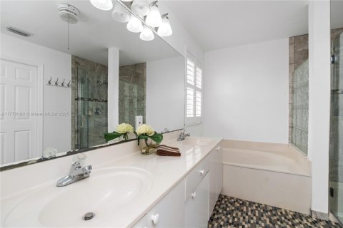 House in Weston, Florida 5 bedrooms, 240.8 sq.m. № 1698072 - photo 24