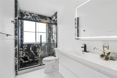 House in Weston, Florida 5 bedrooms, 240.8 sq.m. № 1698072 - photo 20