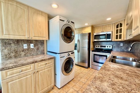 Apartment in Miami, Florida 2 bedrooms, 108.7 sq.m. № 1944221 - photo 4