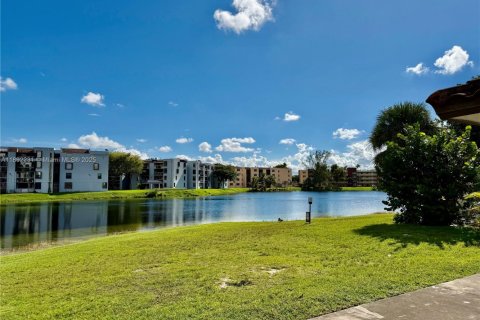 Apartment in Miami, Florida 2 bedrooms, 108.7 sq.m. № 1944221 - photo 16
