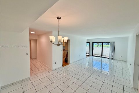 Apartment in Miami, Florida 2 bedrooms, 108.7 sq.m. № 1944221 - photo 2