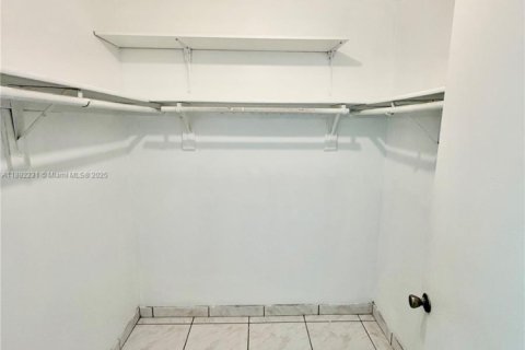 Apartment in Miami, Florida 2 bedrooms, 108.7 sq.m. № 1944221 - photo 11