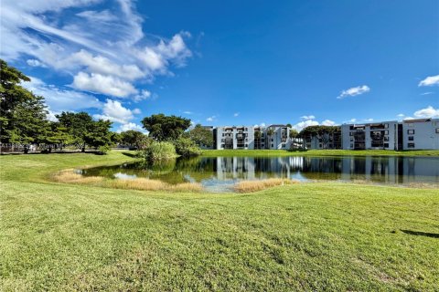 Apartment in Miami, Florida 2 bedrooms, 108.7 sq.m. № 1944221 - photo 17